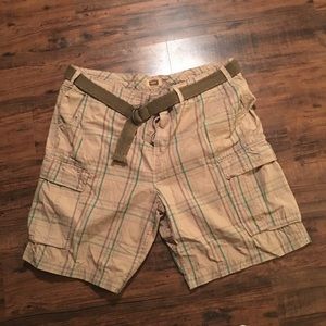 Foundry shorts size 46